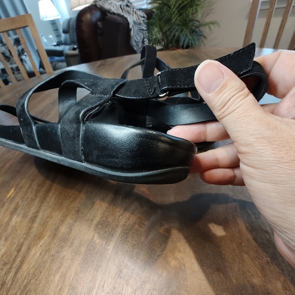 FitFlop Lumy Criss Cross Sandals with Studs - Black - Size US9 - good condition! - Picture 11 of 12